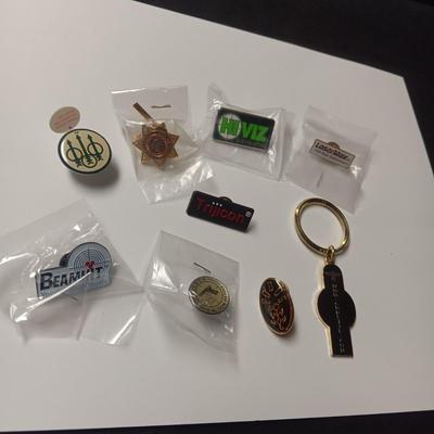 FIREARMS ADVERTISING & OTHER PINS AND KEYCHAINS