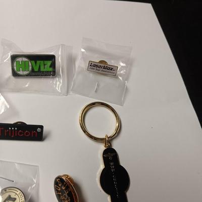 FIREARMS ADVERTISING & OTHER PINS AND KEYCHAINS