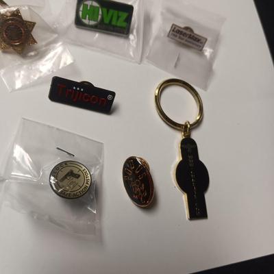 FIREARMS ADVERTISING & OTHER PINS AND KEYCHAINS