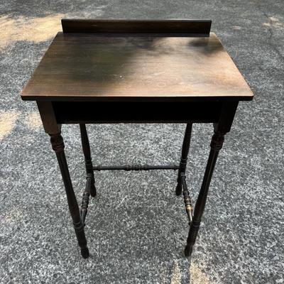 Imperial Mahogany Child Desk and Chair (G-TF)