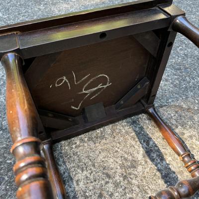 Imperial Mahogany Child Desk and Chair (G-TF)