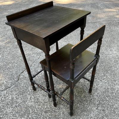 Imperial Mahogany Child Desk and Chair (G-TF)