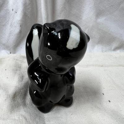 Round metal Suff bottle display, 2 tier live edge bark display, Black white ceramic Skunk