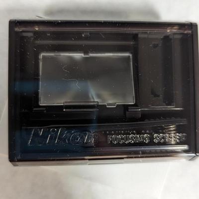 Nikon Quick Charger MH-21 & Focusing Screen