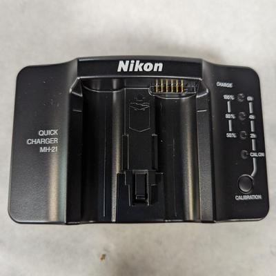 Nikon Quick Charger MH-21 & Focusing Screen