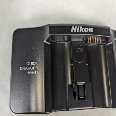 Nikon Quick Charger MH-21 & Focusing Screen