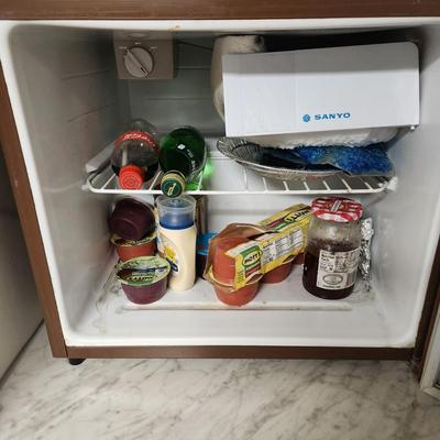Vintage Sanyo Counter Office mini Refrigerator Working Rv Camping