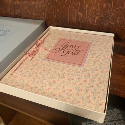 Jesus Christ Collectible Plates with Christian Books & Art (BDF-HS)