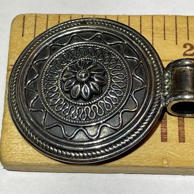 Heavy Sterling Silver New Never Used Fashion Disk Pendant Made in India Preowned from an Estate. (Jewelry Piece #21).
