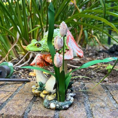 Hosley Potteries & Other Pond Friends Yard Art (G-RG)