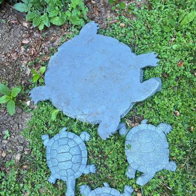 Hosley Potteries & Other Pond Friends Yard Art (G-RG)