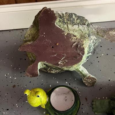 Hosley Potteries & Other Pond Friends Yard Art (G-RG)