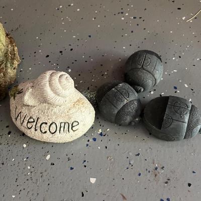 Hosley Potteries & Other Pond Friends Yard Art (G-RG)