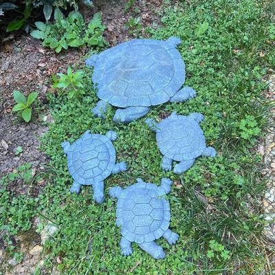 Hosley Potteries & Other Pond Friends Yard Art (G-RG)