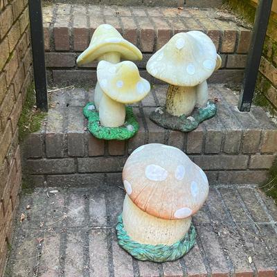 Toadstools & Gnome Statues Plus Planters (G-RG)