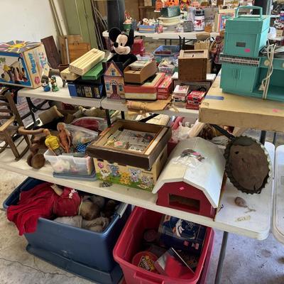 Miscellaneous Vintage toys, dolls, and bears