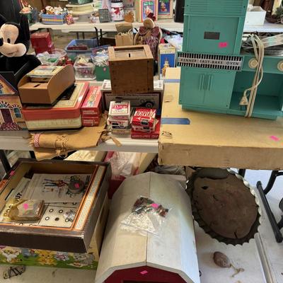 Miscellaneous Vintage toys, dolls, and bears