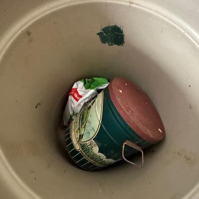 Vintage golfing and outside items