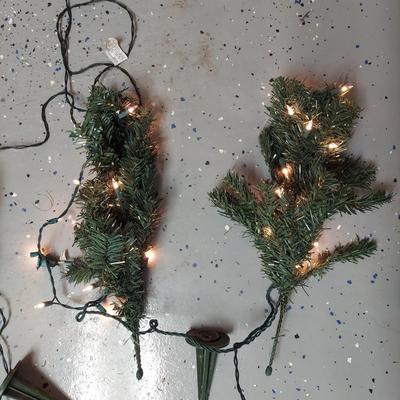 Christmas Trees, Topiaries and Outdoor Trees (G-BBL)