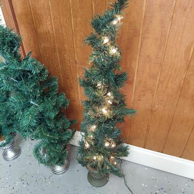 Christmas Trees, Topiaries and Outdoor Trees (G-BBL)