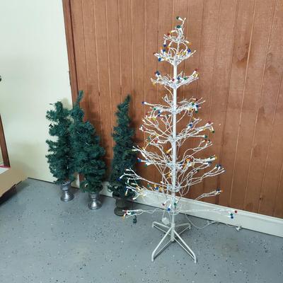 Christmas Trees, Topiaries and Outdoor Trees (G-BBL)