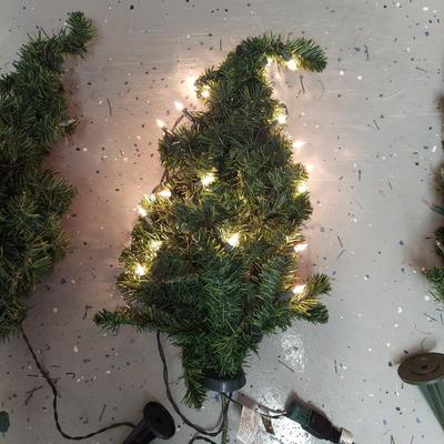 Christmas Trees, Topiaries and Outdoor Trees (G-BBL)