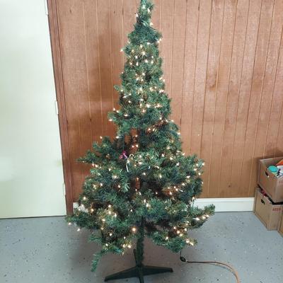 Christmas Trees, Topiaries and Outdoor Trees (G-BBL)
