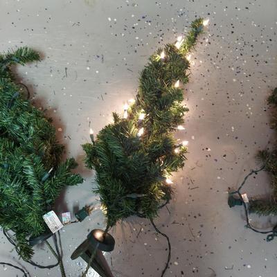 Christmas Trees, Topiaries and Outdoor Trees (G-BBL)