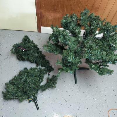 Christmas Trees, Topiaries and Outdoor Trees (G-BBL)