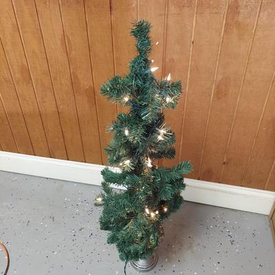 Christmas Trees, Topiaries and Outdoor Trees (G-BBL)