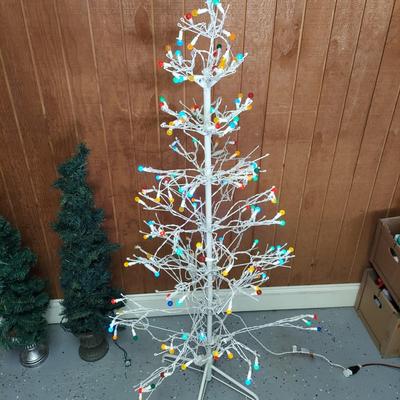 Christmas Trees, Topiaries and Outdoor Trees (G-BBL)