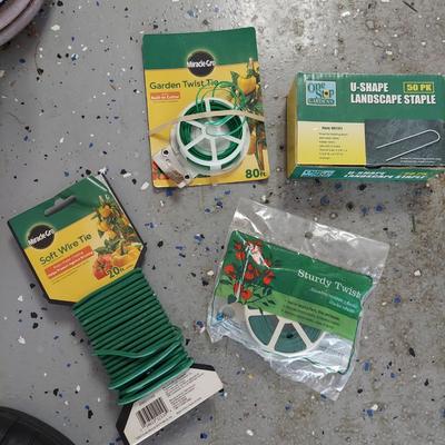 Black and Decker Leaf Blower and More Gardening Supplies (G-BBL)