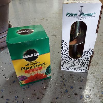 Black and Decker Leaf Blower and More Gardening Supplies (G-BBL)