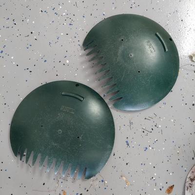 Black and Decker Leaf Blower and More Gardening Supplies (G-BBL)