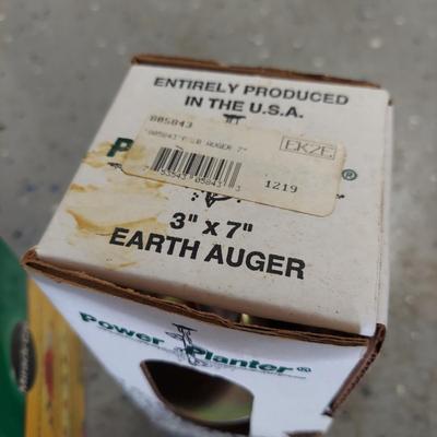 Black and Decker Leaf Blower and More Gardening Supplies (G-BBL)