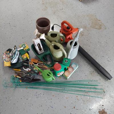 Black and Decker Leaf Blower and More Gardening Supplies (G-BBL)