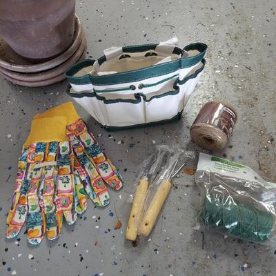 Black and Decker Leaf Blower and More Gardening Supplies (G-BBL)