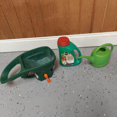 Black and Decker Leaf Blower and More Gardening Supplies (G-BBL)