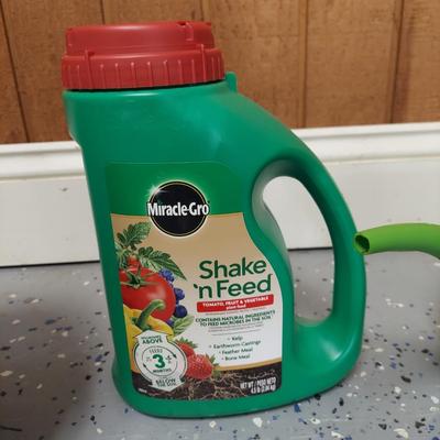 Black and Decker Leaf Blower and More Gardening Supplies (G-BBL)