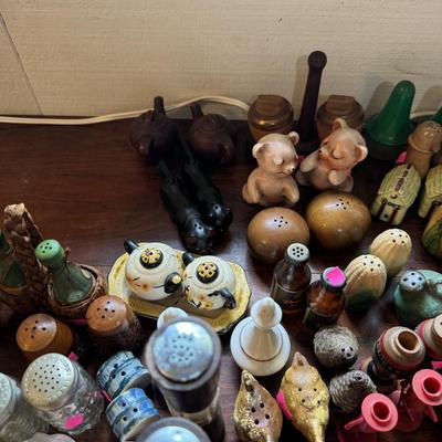 Salt & pepper shakers