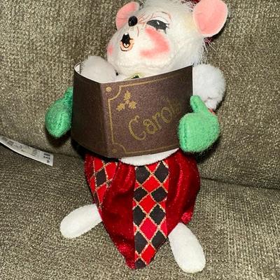 58 ANNALEE 2 CHRISTMAS DOLLS XMAS SKUNK & CAROLE MOUSE