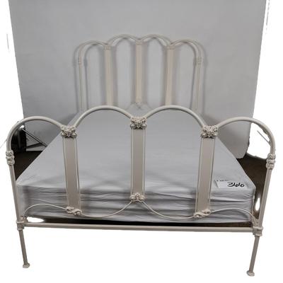 1163 Antique White Painted Iron Bed