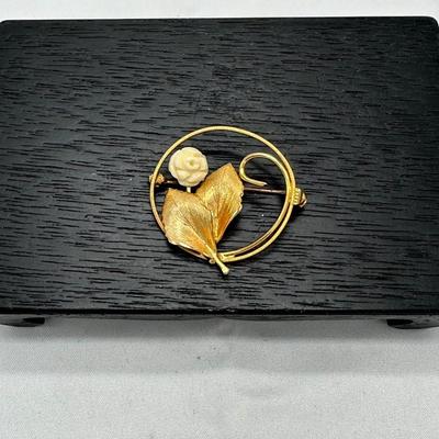 Vintage Gold Tone Flower Brooch