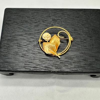 Vintage Gold Tone Flower Brooch