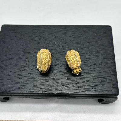 Vintage Gold Tone Earrings