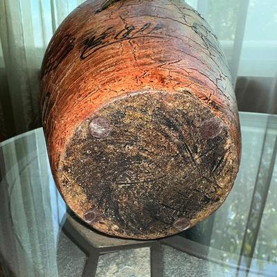 68 MEXICAN WIND GOD & LIZARD VASE ARTIST SIGNED 8"