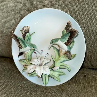 69 JONATHON BYRON 3D COLLECTOR PLATE HUMMING BIRDS