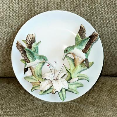 69 JONATHON BYRON 3D COLLECTOR PLATE HUMMING BIRDS