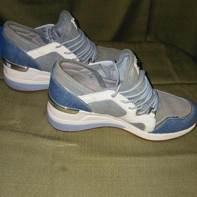LADIES MICHAEL KORS SHOES 7 1/2