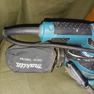 MAKITA ELECTRIC SANDER, MEN'S WORK BOOTS (9) AND POCKET KNIFE